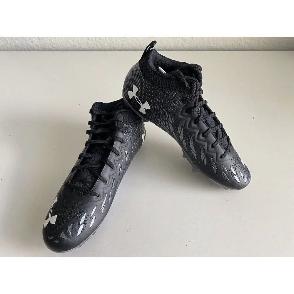 Men's Sz 10 Under Armour Spotlight UA Football Cleats Black 3023963-001 NEW